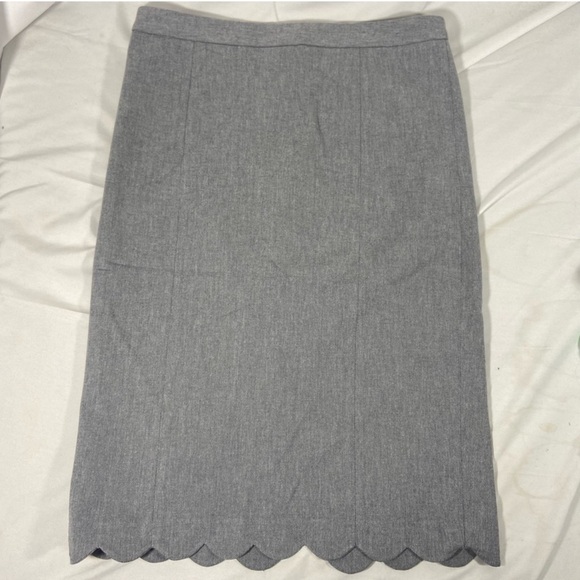 Banana Republic Dresses & Skirts - Banana Republic Gray Pencil Skirt with Scalloped Hem